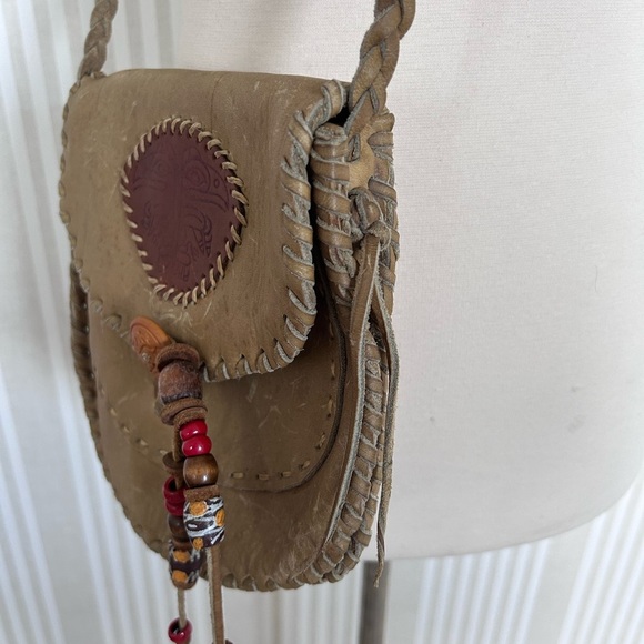 Vintage 70s Southwest Green Leather Crossbody Bag Hand Tooled Braided Handle - Picture 8 of 10